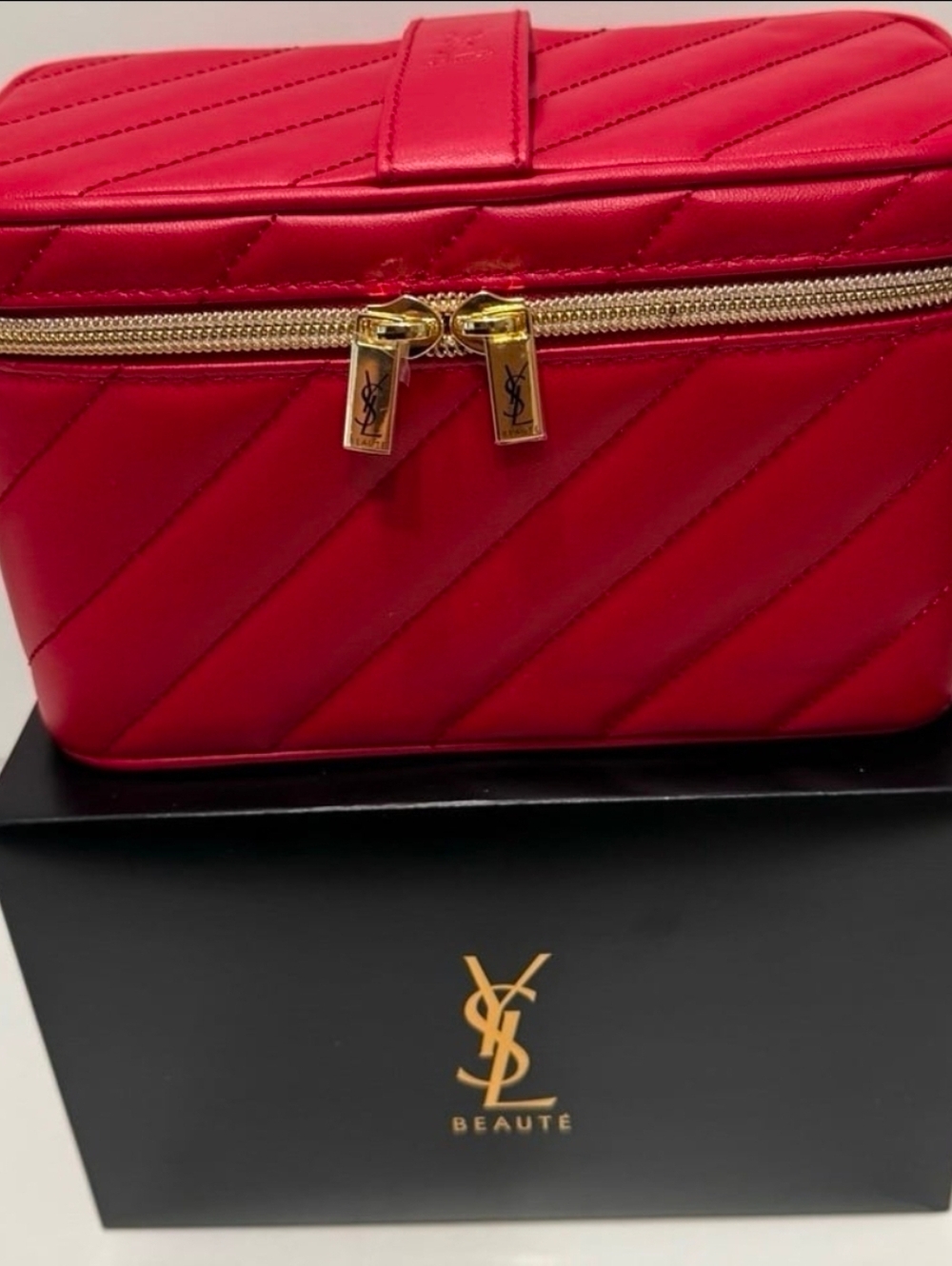 Ysl Yves Saint Laurent Beaute Premium Vanity Red Makeup Case W/Mirror - Picture 3 of 6